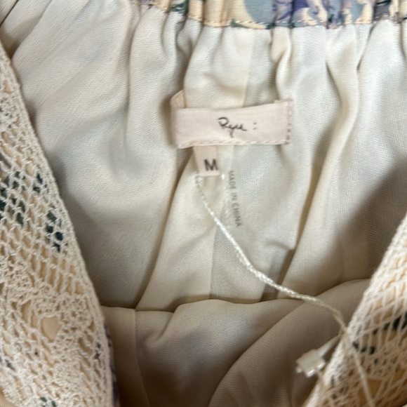 NWT Ryu boutique showers with lace and size zip size medium. - Picture 4 of 7